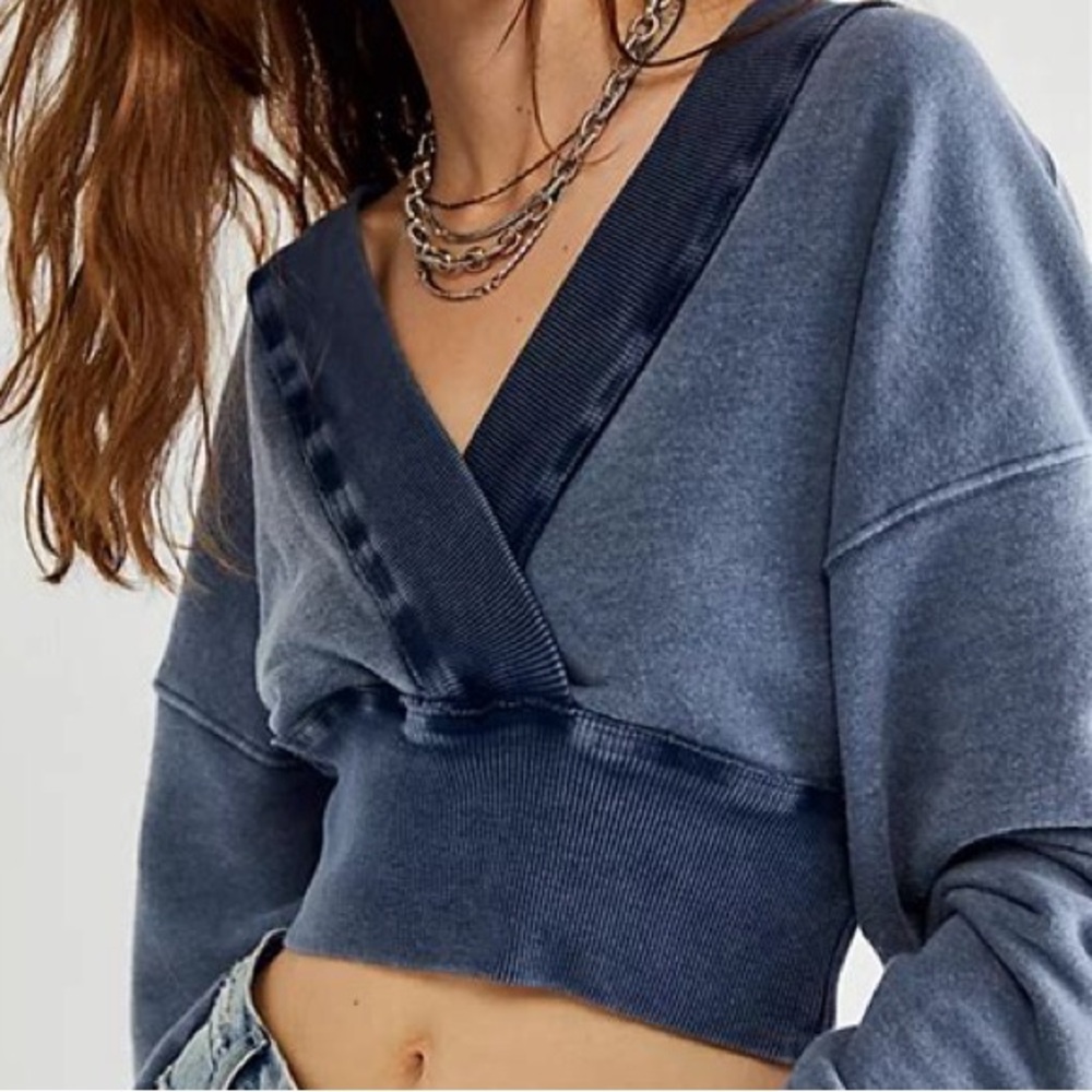 Twist’n Pullover Top Cropped Blue Sweatshirt